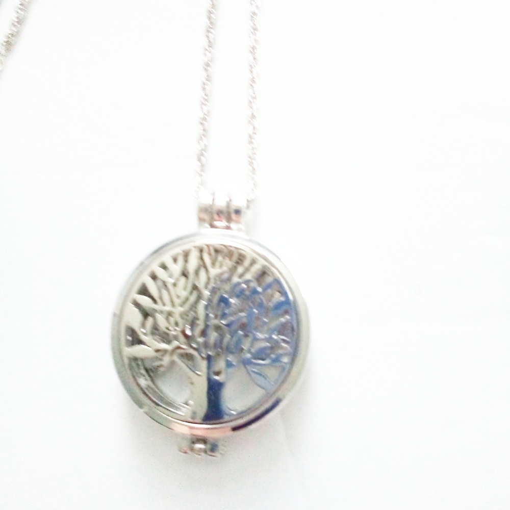 SALENewTreeof Life Aromatherapy/Diffuser Necklace - Picture 2 of 4